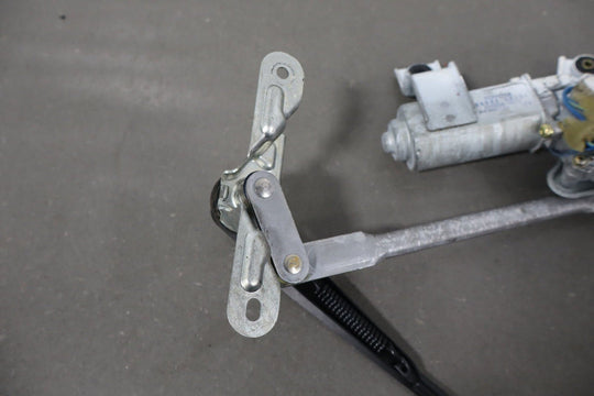 1991 - 1997 Toyota Land Cruiser FZJ80 - Rear Wiper Motor W/Arm *No Blade*