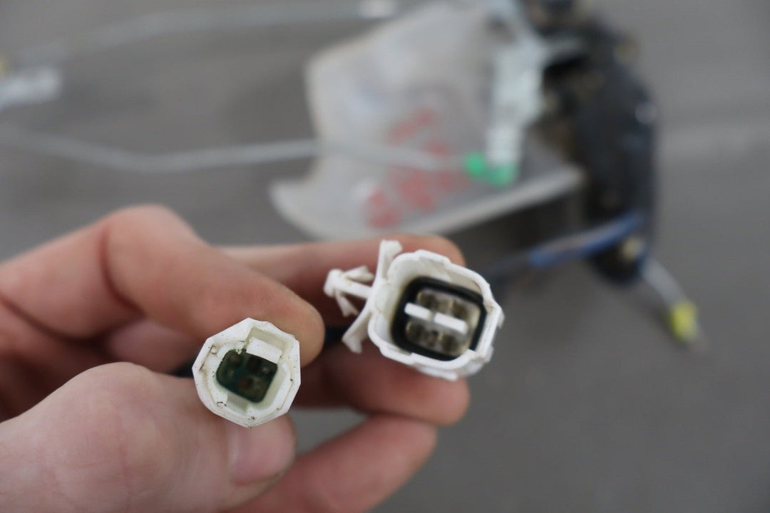 1991 - 1997 Toyota Land Cruiser FZJ80 - Right Front Door Latch