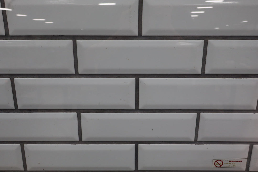 1991 - 1997 Toyota Land Cruiser Left LH Driver Front Door Window Glass Only