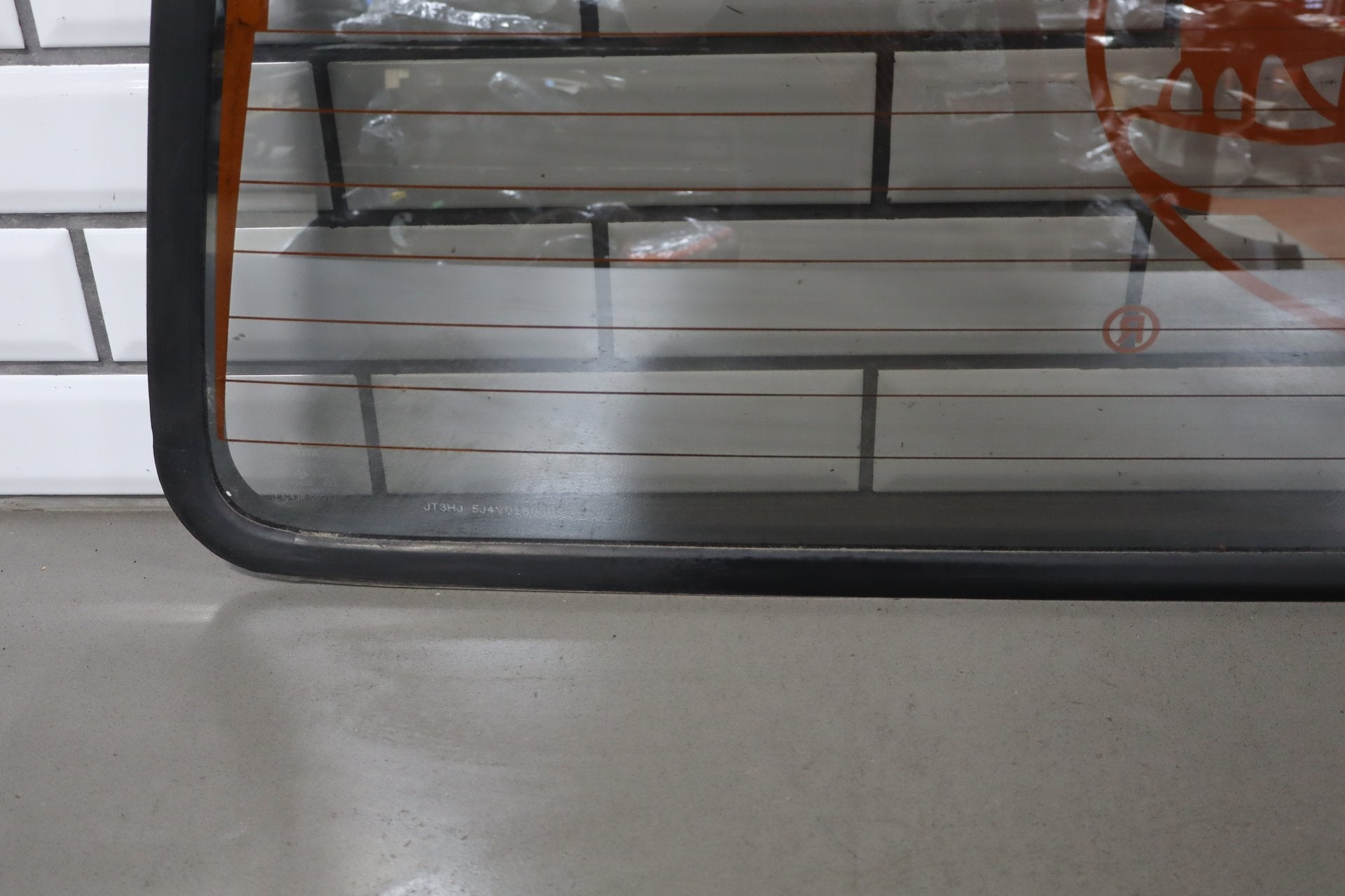 1991-1997 Toyota Land Cruiser Lexus LX450 Back Window Rear Glass 6813160151