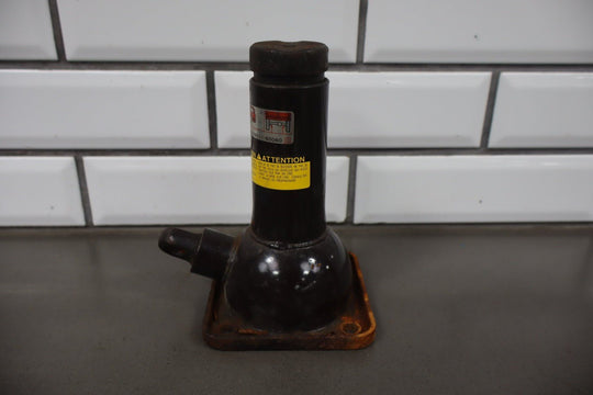 1991 - 1997 Toyota Land Cruiser, Lexus LX450 FJ80 FZJ80 Emergency Bottle Jack