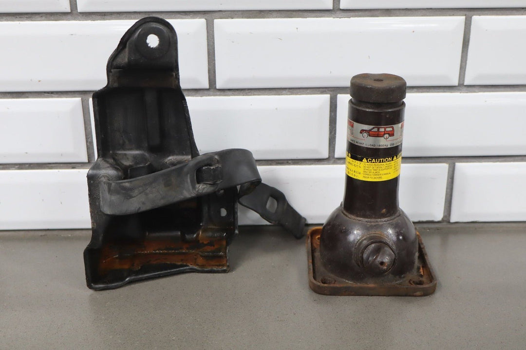 1991 - 1997 Toyota Land Cruiser, Lexus LX450 FJ80 FZJ80 Emergency Bottle Jack