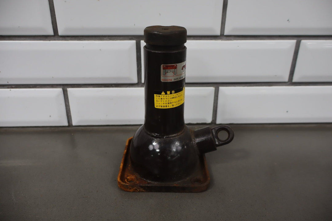 1991 - 1997 Toyota Land Cruiser, Lexus LX450 FJ80 FZJ80 Emergency Bottle Jack