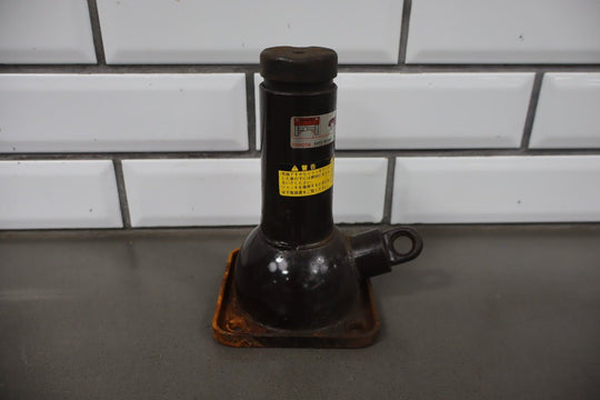 1991 - 1997 Toyota Land Cruiser, Lexus LX450 FJ80 FZJ80 Emergency Bottle Jack