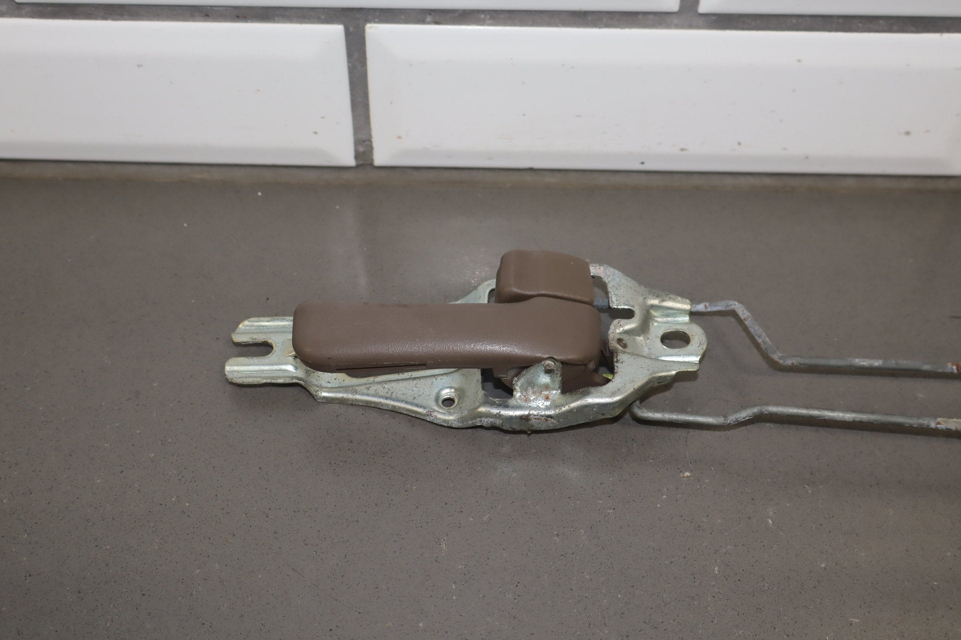 1991-1997 Toyota Land Cruiser, Lexus LX450 FZJ80- Right Front Door Latch