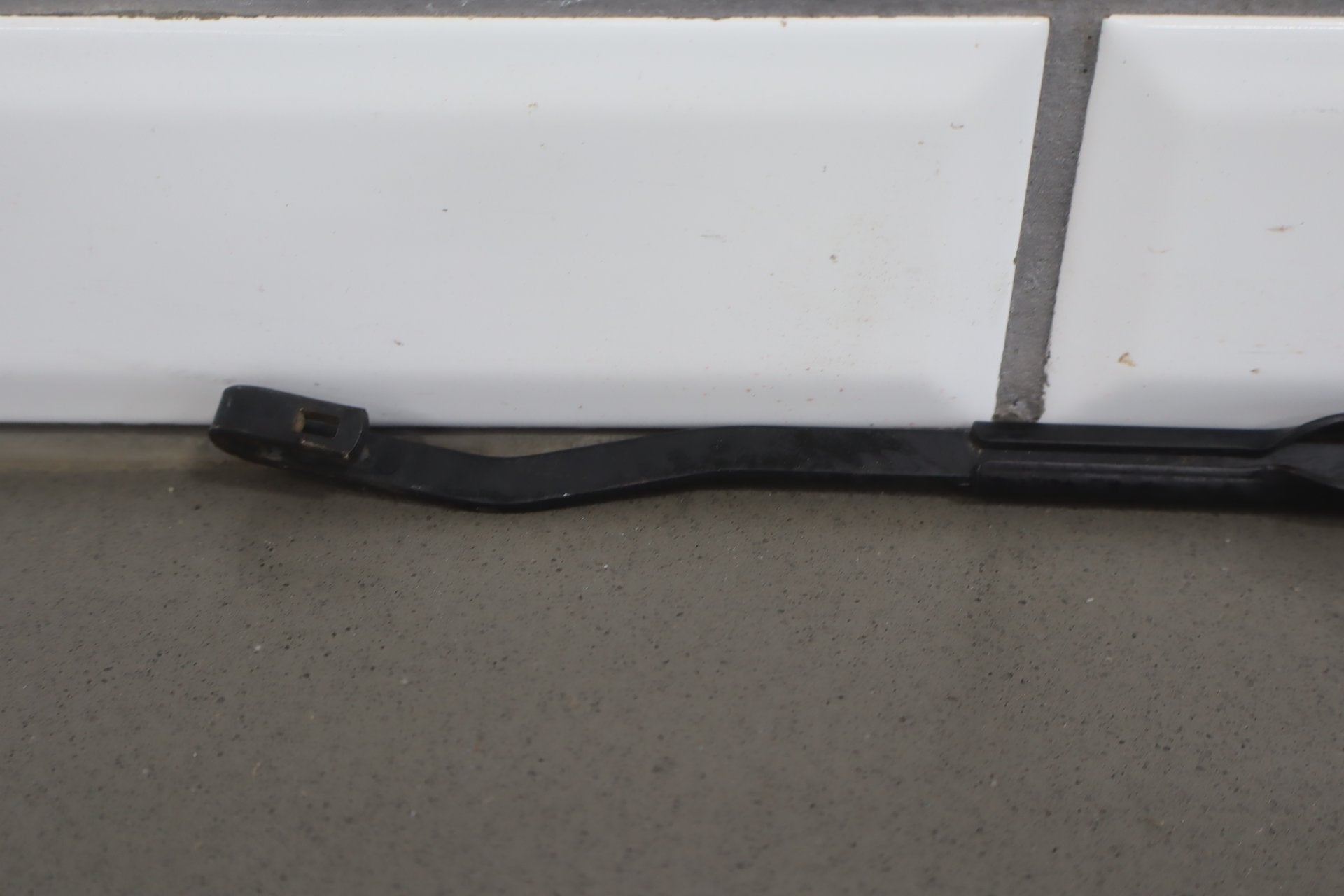 1991-1997 Toyota Land Cruiser Lexus LX450 Wiper Arm Pair
