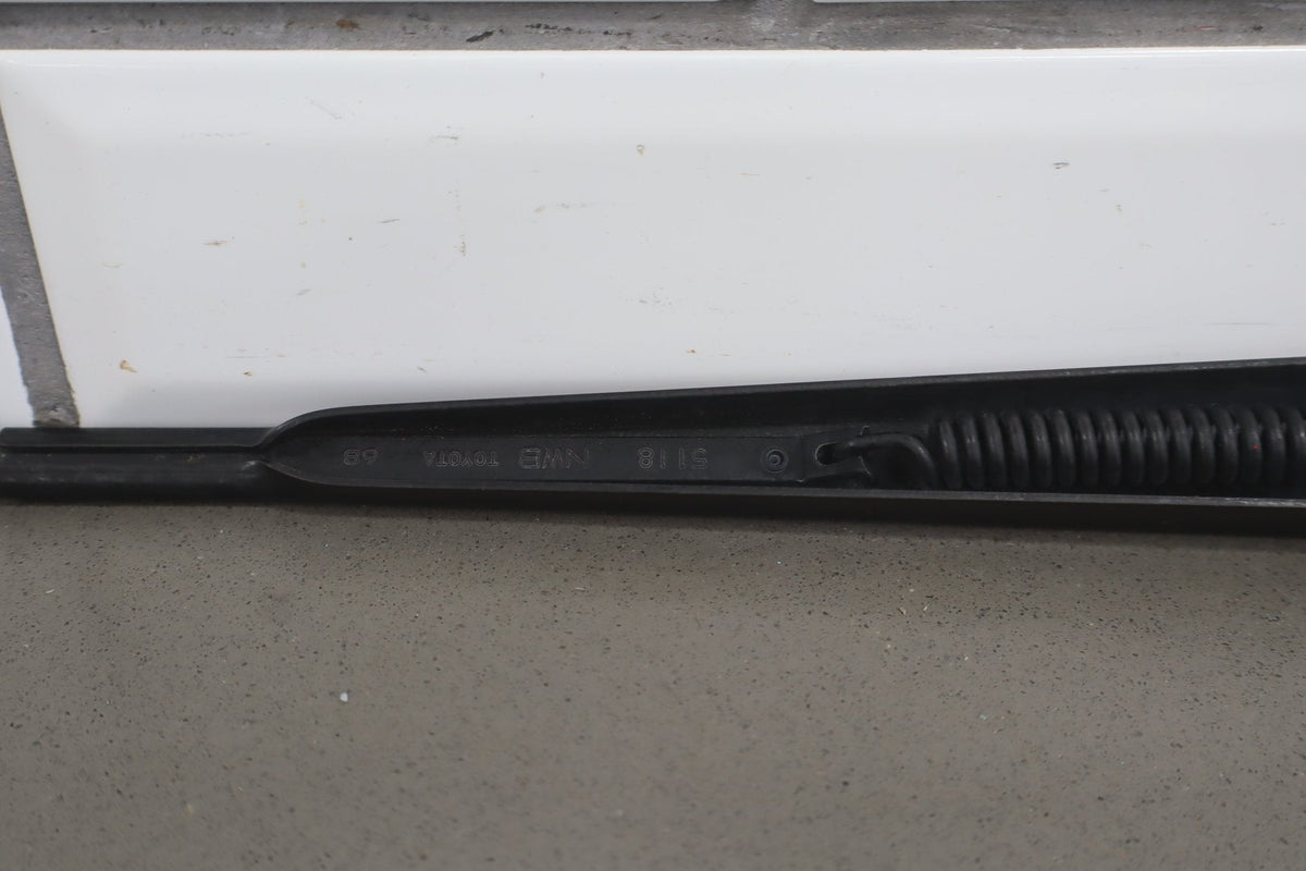 1991-1997 Toyota Land Cruiser Lexus LX450 Wiper Arm Pair
