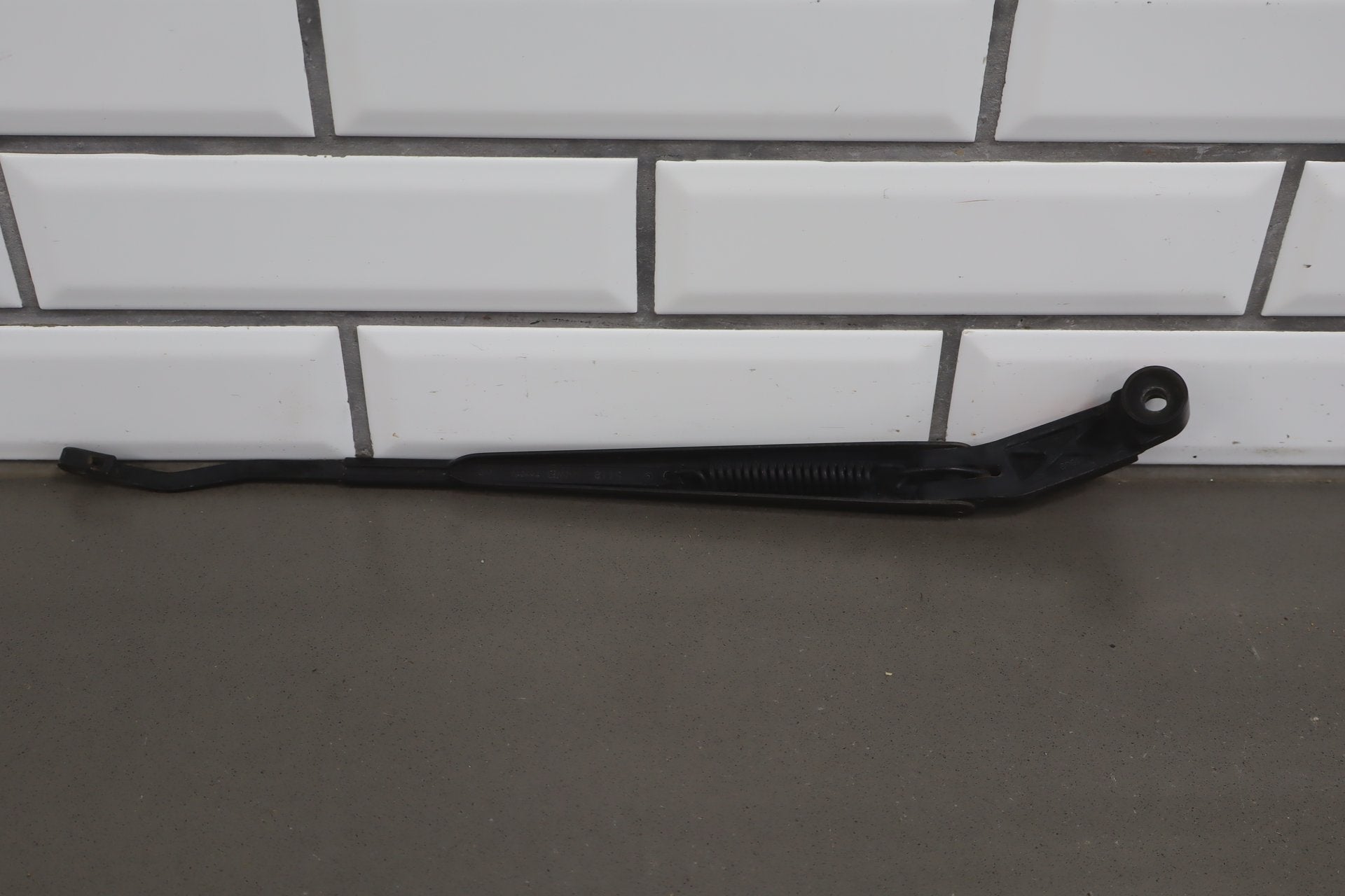 1991-1997 Toyota Land Cruiser Lexus LX450 Wiper Arm Pair