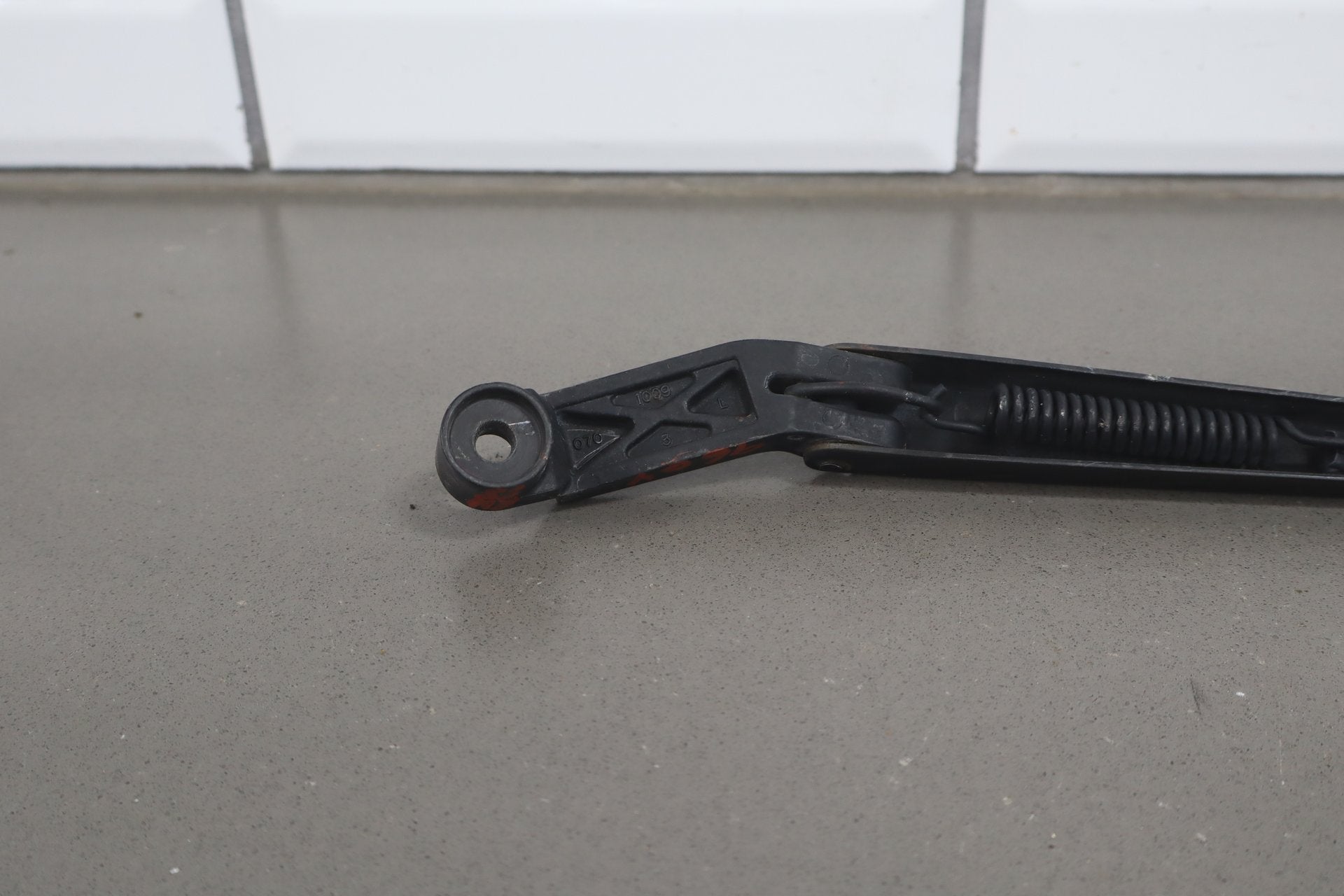 1991-1997 Toyota Land Cruiser Lexus LX450 Wiper Arm Pair