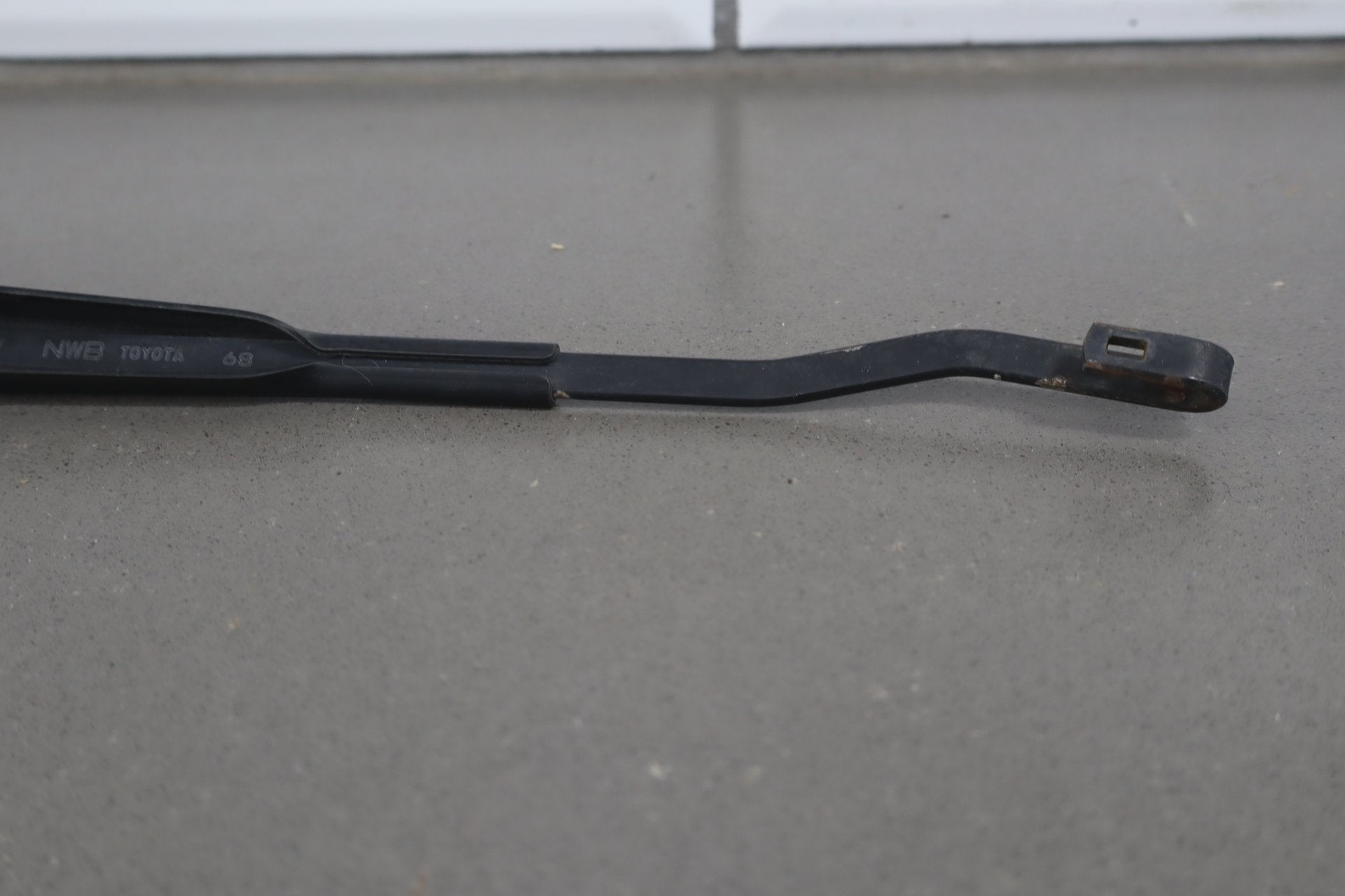 1991-1997 Toyota Land Cruiser Lexus LX450 Wiper Arm Pair