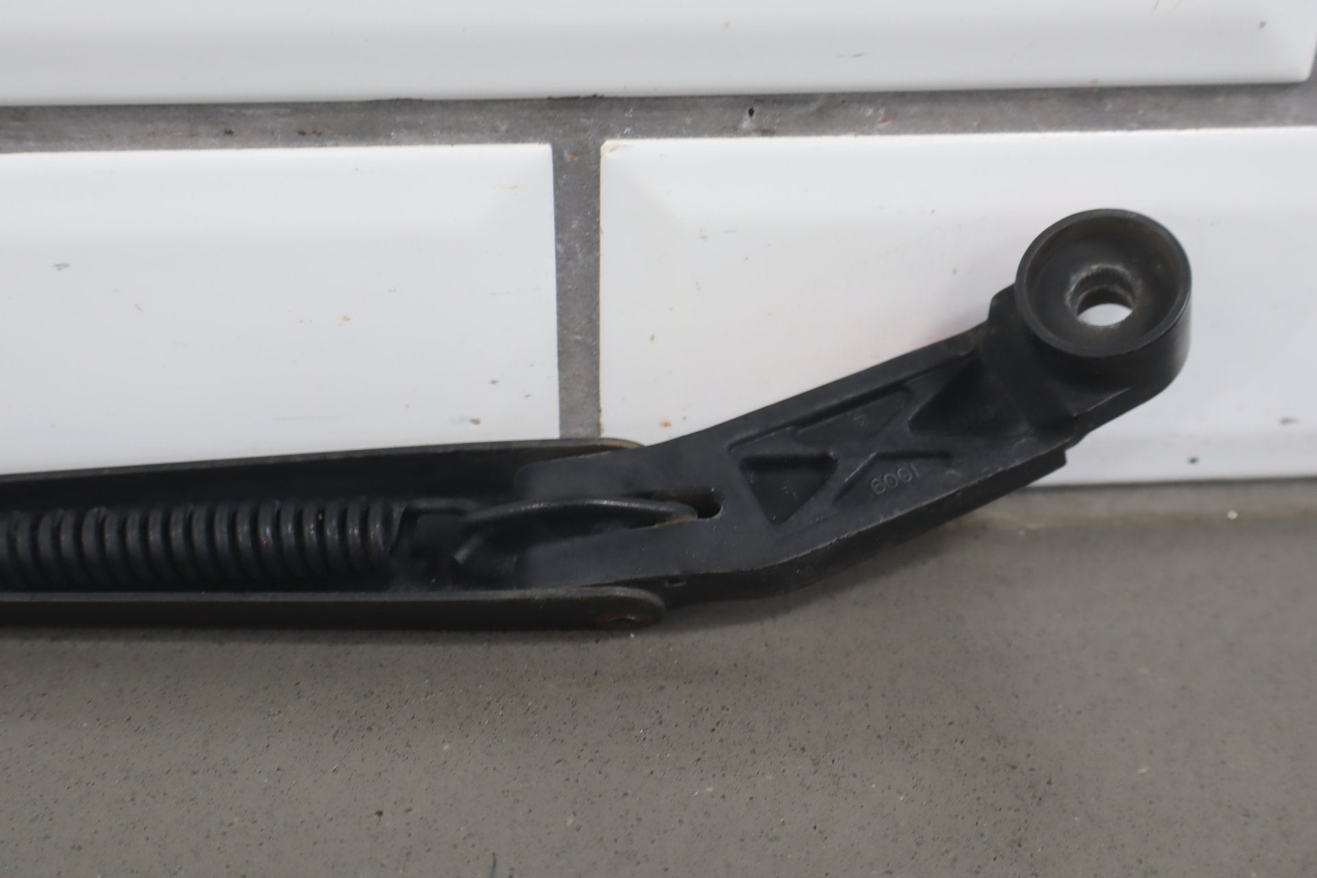 1991-1997 Toyota Land Cruiser Lexus LX450 Wiper Arm Pair