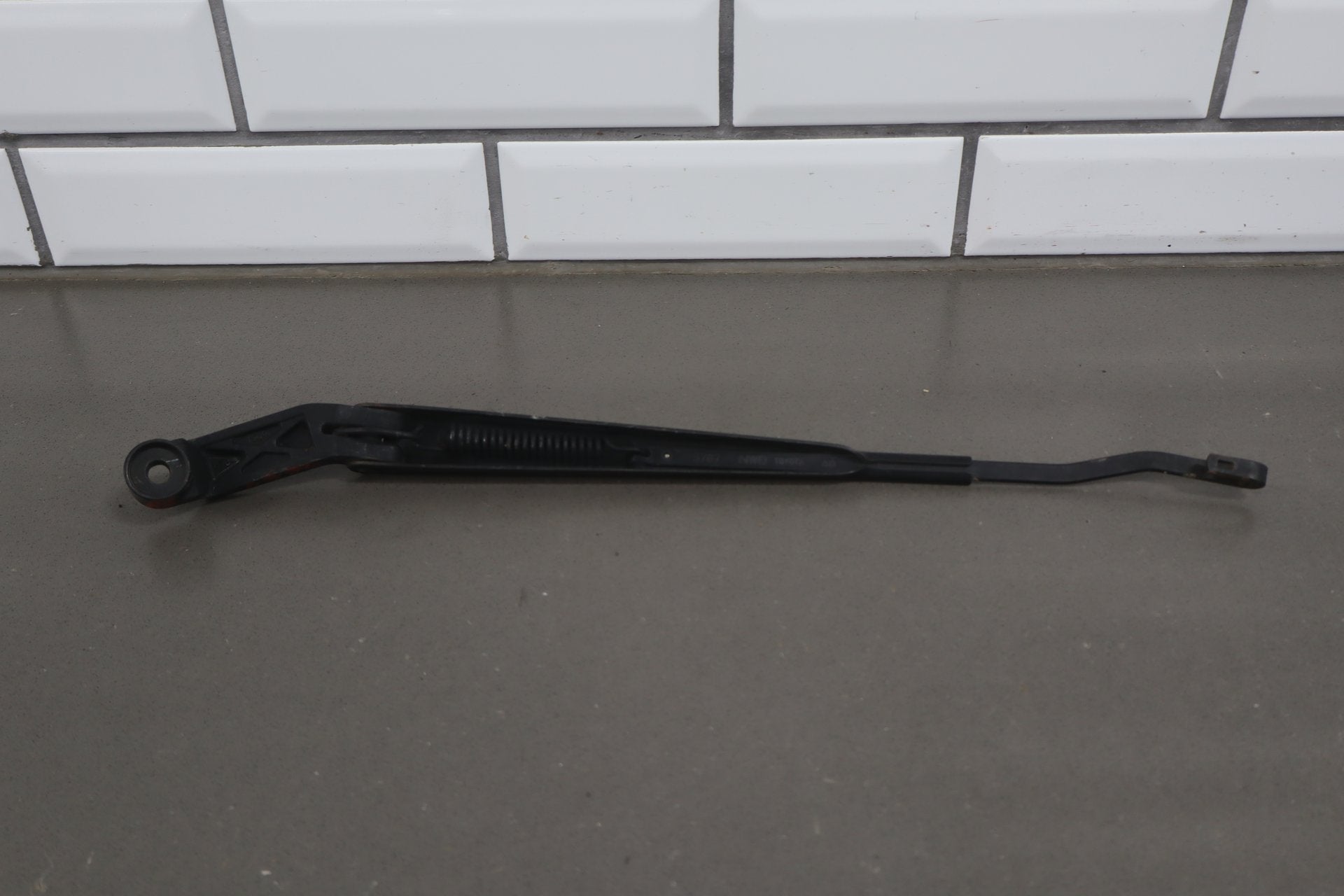 1991-1997 Toyota Land Cruiser Lexus LX450 Wiper Arm Pair