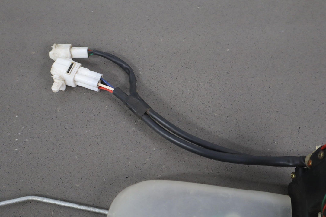 1991 - 1997 Toyota LandCruiser 96 - 97 LX450 Front Right Door Latch W/ Rods