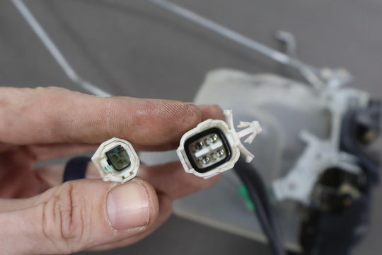 1991 - 1997 Toyota LandCruiser 96 - 97 LX450 Front Right Door Latch W/ Rods