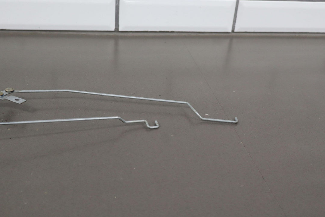 1991 - 1997 Toyota LandCruiser 96 - 97 LX450 Front Right Door Latch W/ Rods