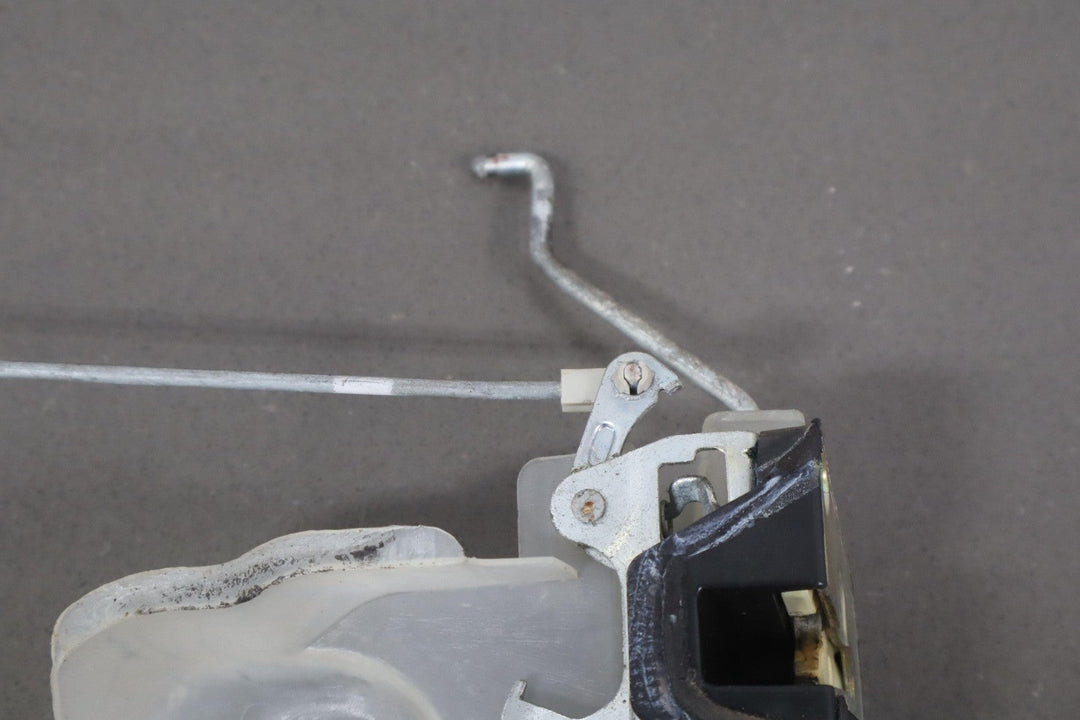 1991 - 1997 Toyota LandCruiser 96 - 97 LX450 Front Right Door Latch W/ Rods