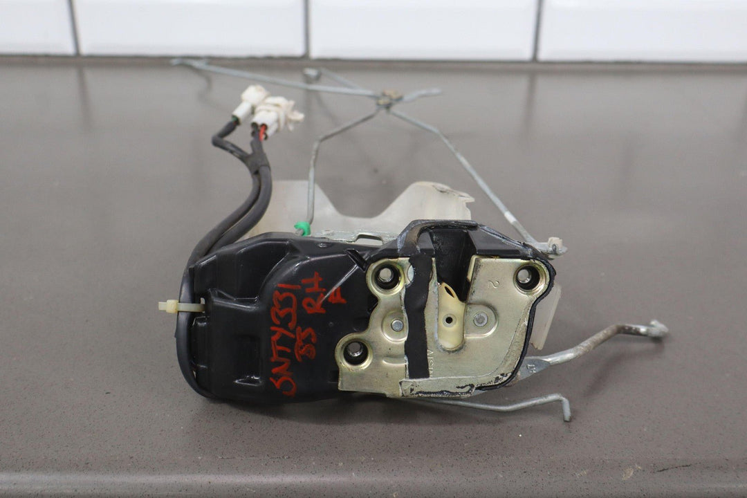 1991 - 1997 Toyota LandCruiser 96 - 97 LX450 Front Right Door Latch W/ Rods