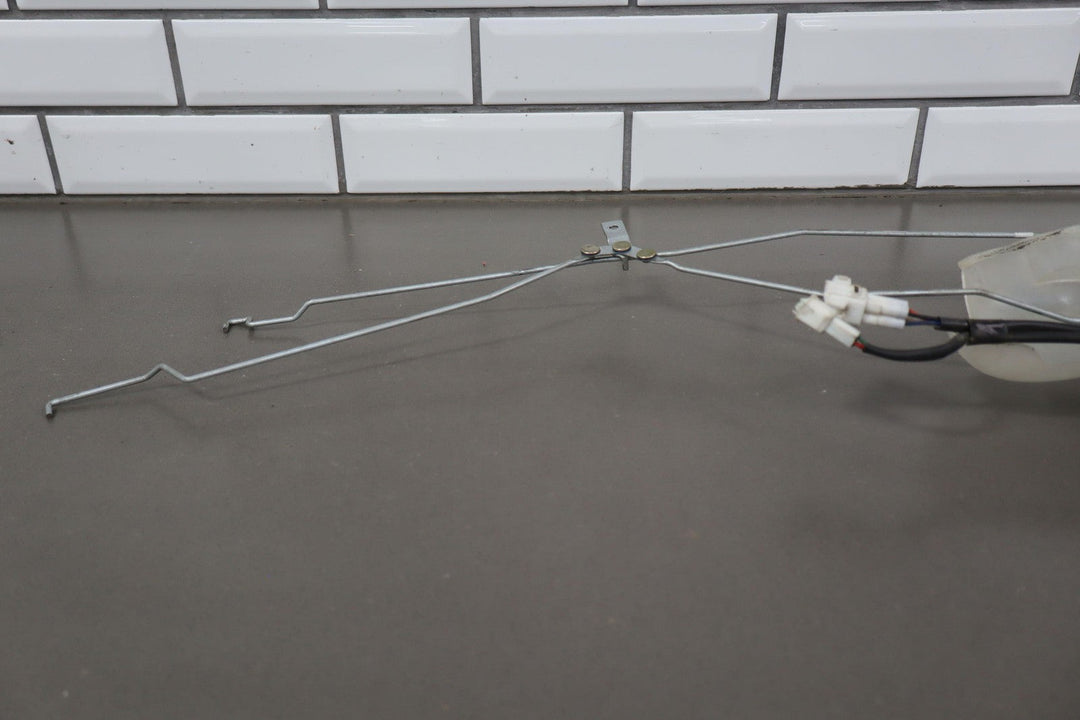 1991 - 1997 Toyota LandCruiser 96 - 97 LX450 Front Right Door Latch W/ Rods