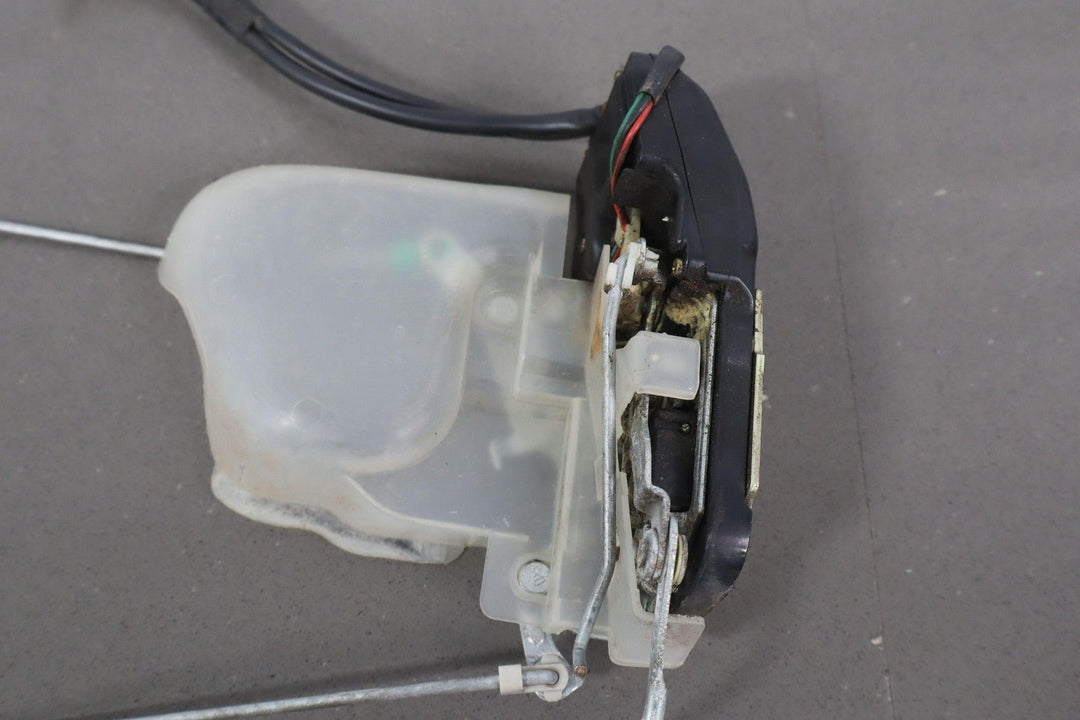 1991 - 1997 Toyota LandCruiser 96 - 97 LX450 Front Right Door Latch W/ Rods