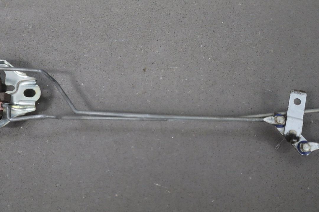 1991 - 1997 Toyota LandCruiser Left Rear Door Latch W/Rods