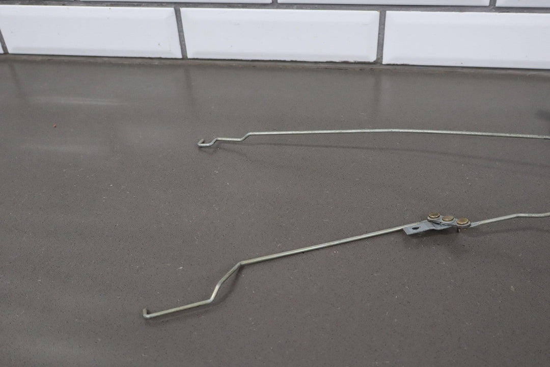 1991 - 1997 Toyota LandCruiser Left REAR Door Latch W/Rods