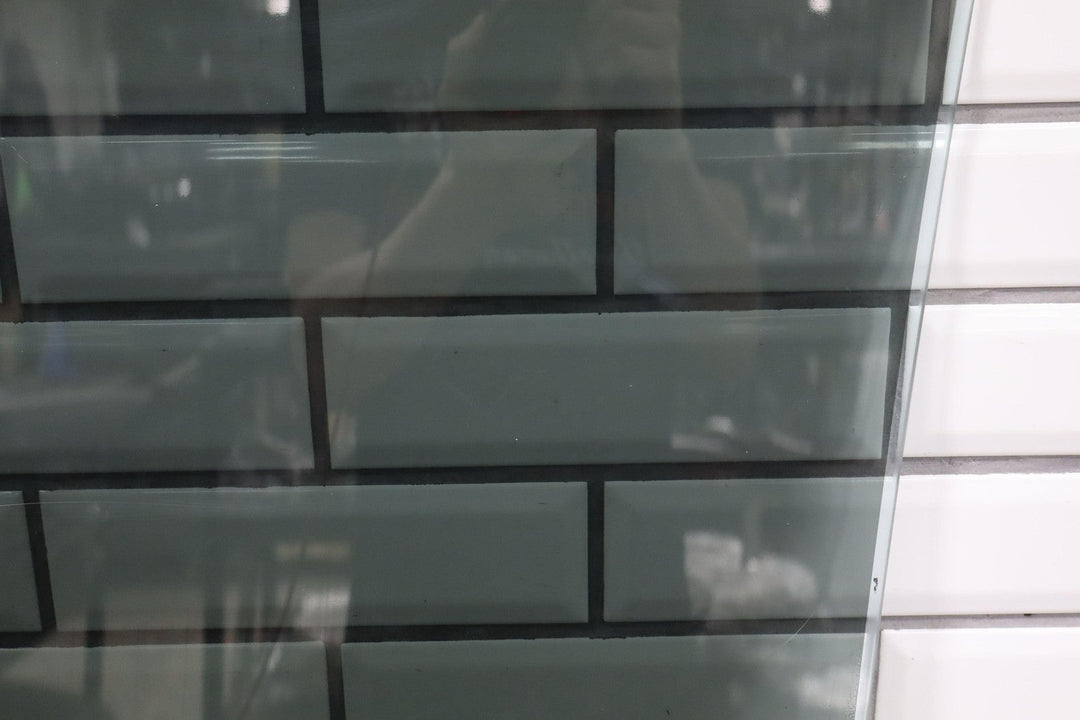 1991 - 1997 Toyota LandCruiser REAR Right Passenger Door Window Glass Only