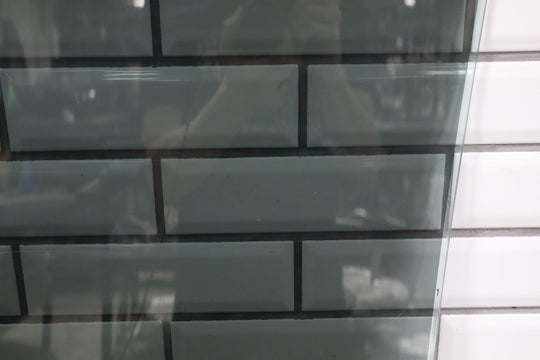 1991 - 1997 Toyota LandCruiser REAR Right Passenger Door Window Glass Only