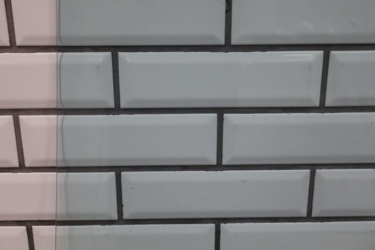 1991 - 1997 Toyota LandCruiser REAR Right Passenger Door Window Glass Only