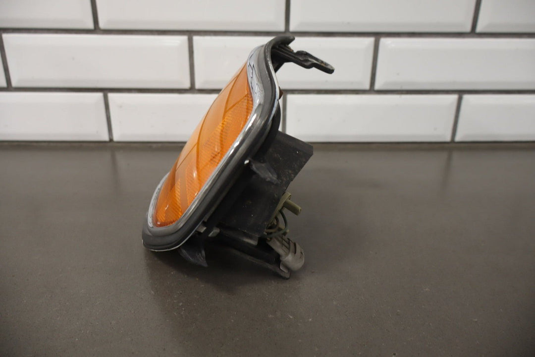 1991 - 1998 Toyota Land Cruiser Left Fender Mounted turn Signal 8161060110 OEM