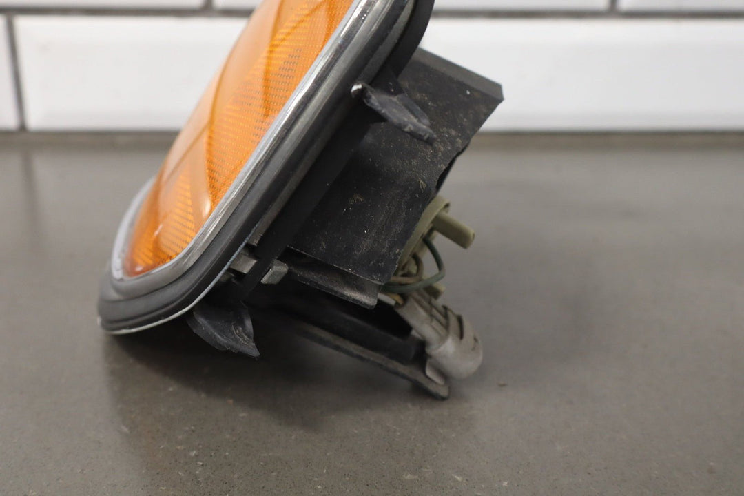 1991 - 1998 Toyota Land Cruiser Left Fender Mounted turn Signal 8161060110 OEM