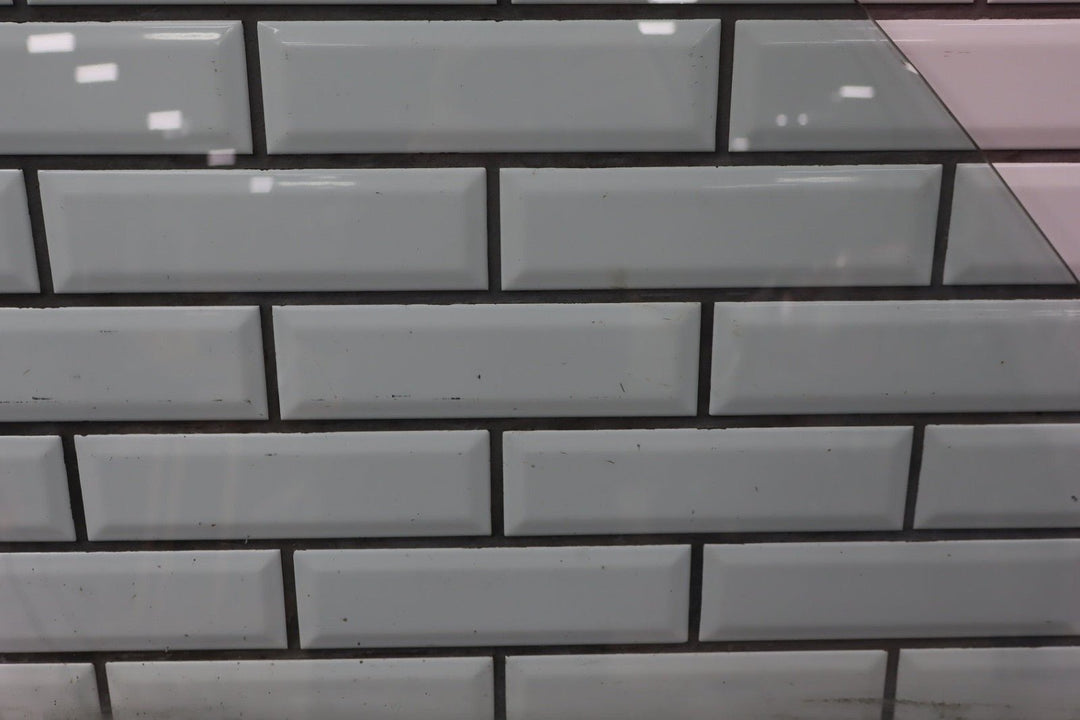 1991 - 1998 Toyota Land Cruiser Left Front Door Window 6811160060 OEM