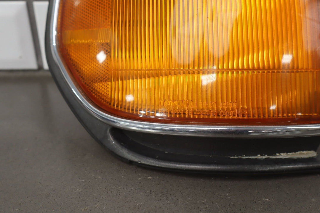 1991 - 1998 Toyota Land Cruiser Right Fender Mounted Turn Signal 8151060361 OEM