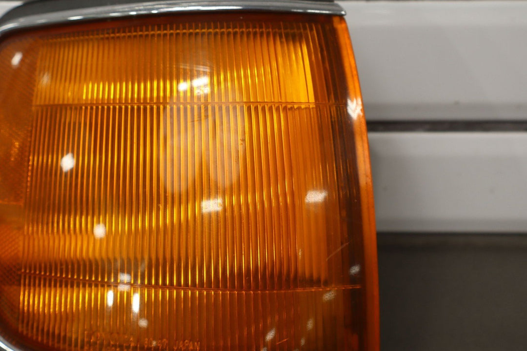 1991 - 1998 Toyota Land Cruiser Right Fender Mounted Turn Signal 8151060361 OEM