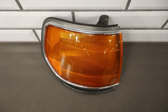 1991 - 1998 Toyota Land Cruiser Right Fender Mounted Turn Signal 8151060361 OEM