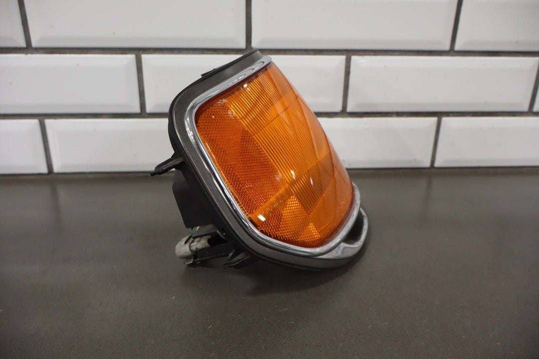 1991 - 1998 Toyota Land Cruiser Right Fender Mounted Turn Signal 8161060110 OEM