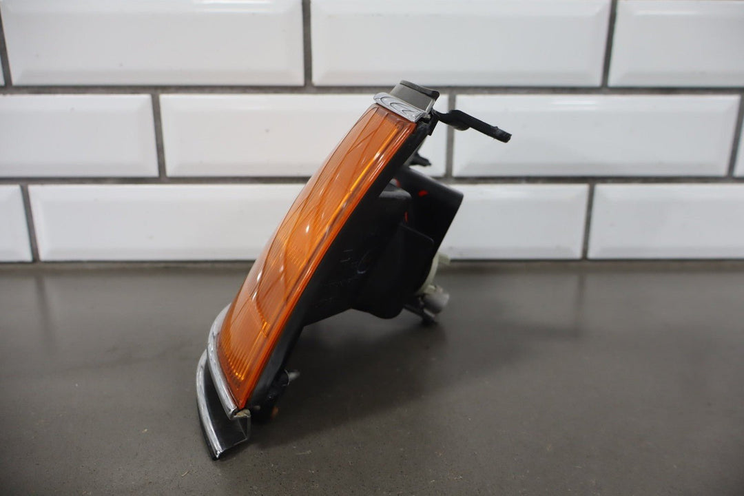 1991 - 1998 Toyota Land Cruiser Right Fender Mounted Turn Signal 8161060110 OEM