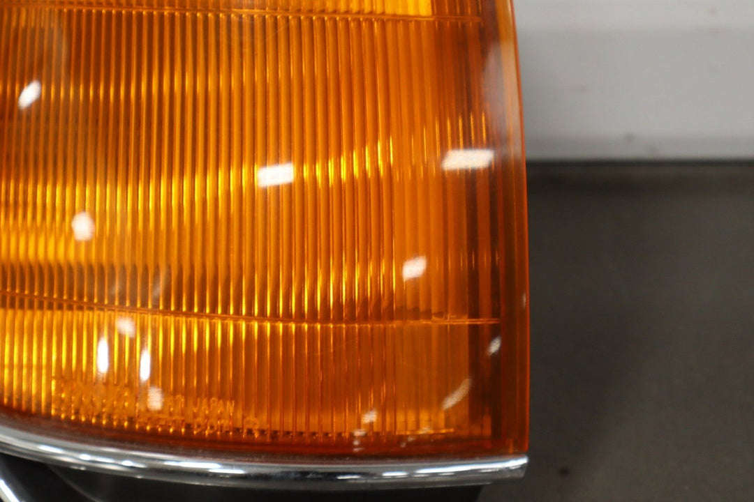 1991 - 1998 Toyota Land Cruiser Right Fender Mounted Turn Signal 8161060110 OEM