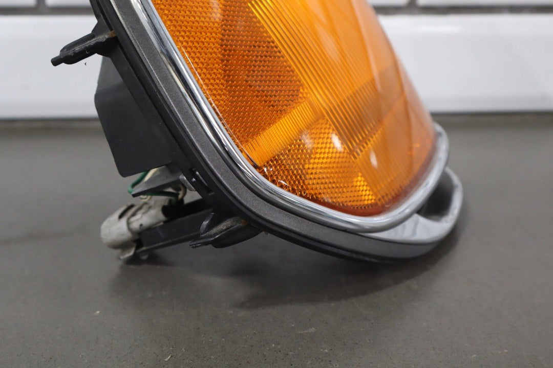 1991 - 1998 Toyota Land Cruiser Right Fender Mounted Turn Signal 8161060110 OEM