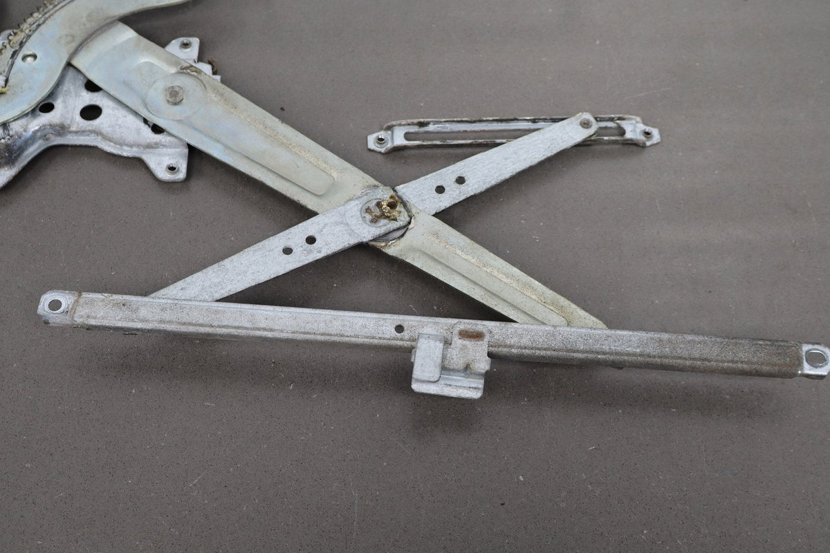1991-1998 Toyota Land Cruiser Right Front Door Regulator 6980160010 OEM