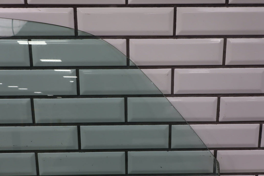 1991 - 1998 Toyota Land Cruiser Right Front Door Window 6811160060