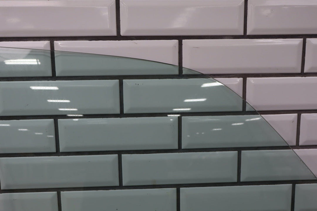 1991 - 1998 Toyota Land Cruiser Right Front Door Window 6811160060