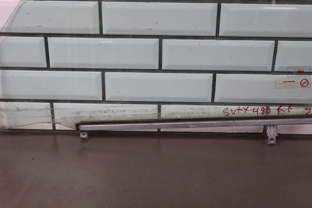 1991 - 1998 Toyota Land Cruiser Right Front Door Window 6811160060