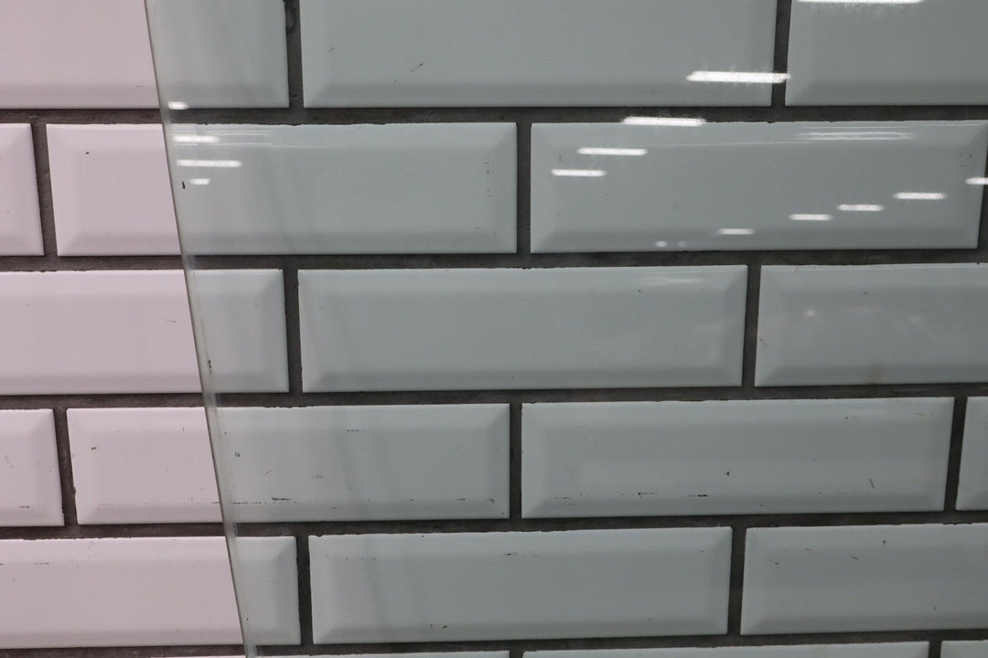 1991 - 1998 Toyota Land Cruiser Right Front Door Window 6811160060