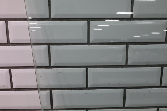 1991 - 1998 Toyota Land Cruiser Right Front Door Window 6811160060