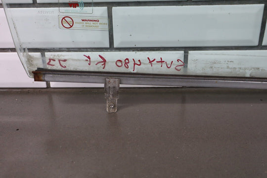 1991 - 1998 Toyota Land Cruiser Right Front Door Window 6811160060