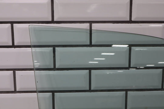 1991 - 1998 Toyota Land Cruiser Right Front Door Window 6811160060