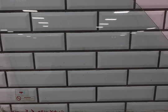 1991 - 1998 Toyota Land Cruiser Right Front Door Window 6811160060