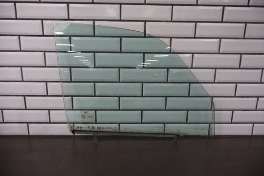 1991 - 1998 Toyota Land Cruiser Right Front Door Window 6811160060