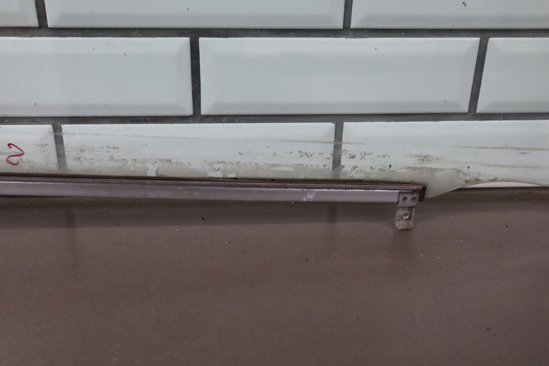 1991 - 1998 Toyota Land Cruiser Right Front Door Window 6811160060