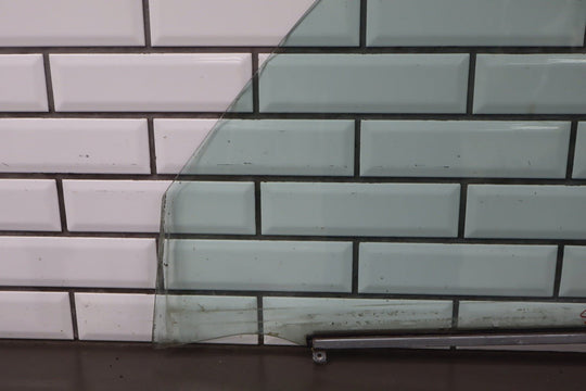 1991 - 1998 Toyota Land Cruiser Right Front Door Window 6811160060